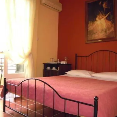 Atheaton Traditional Guest ηouse