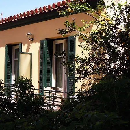 Atheaton Traditional Guest ηouse