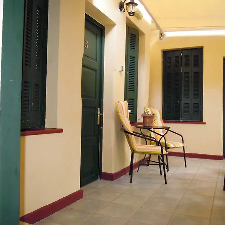 Atheaton Traditional Guest ηouse